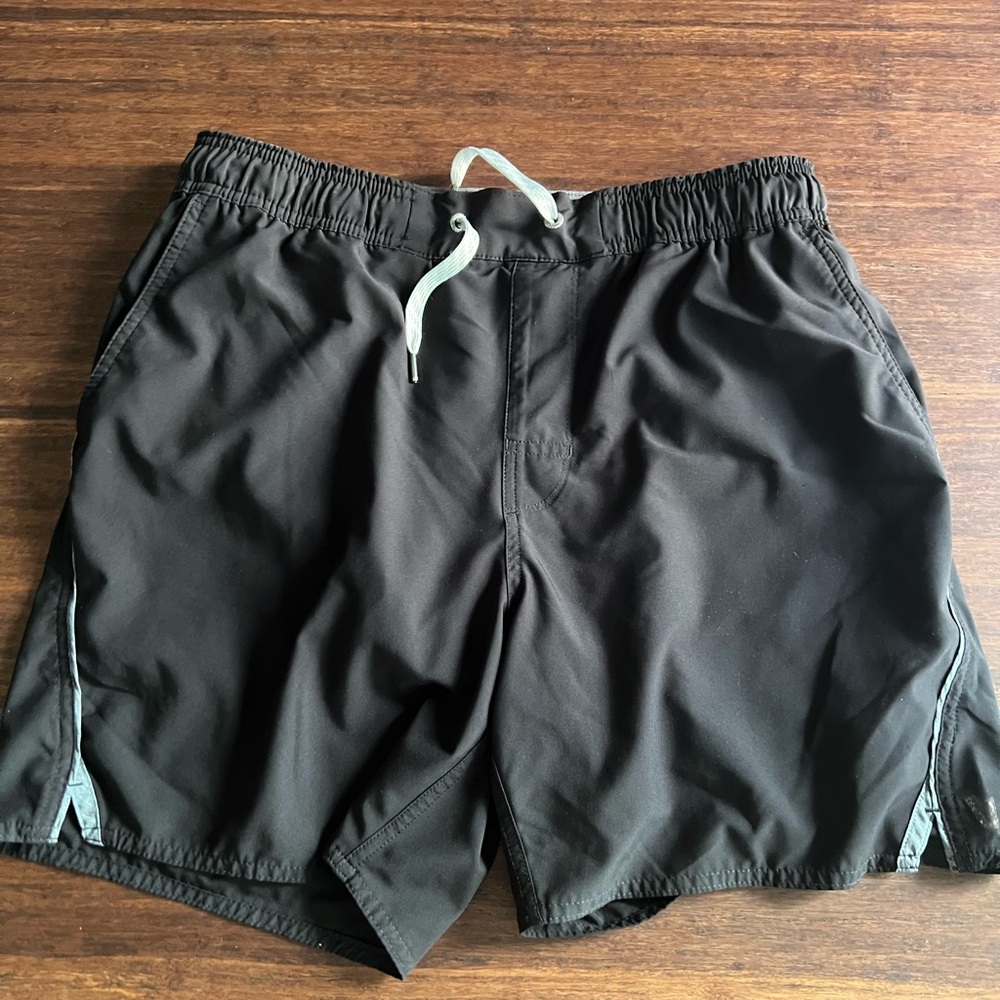 Vuori shorts with mesh lining